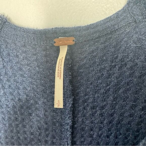 Free People navy blouse size small - Picture 3 of 6